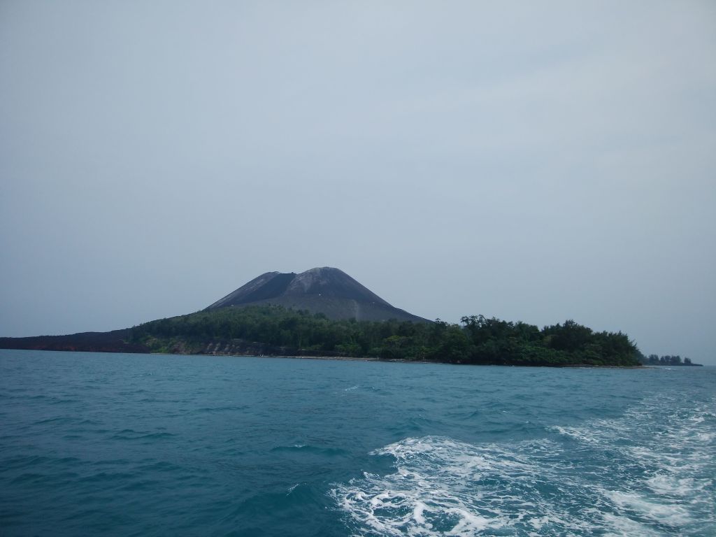Anak Krakatoa; Hiking and Climbing